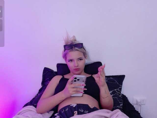 Aisha-engel live cam on BongaCams