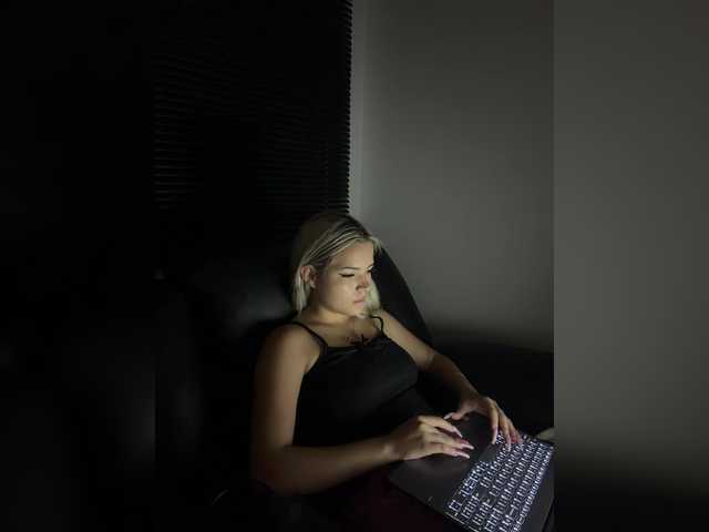 Aisha-engel live cam on BongaCams