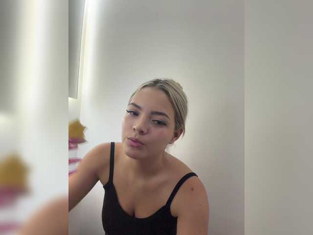 Aisha-engel live cam on BongaCams