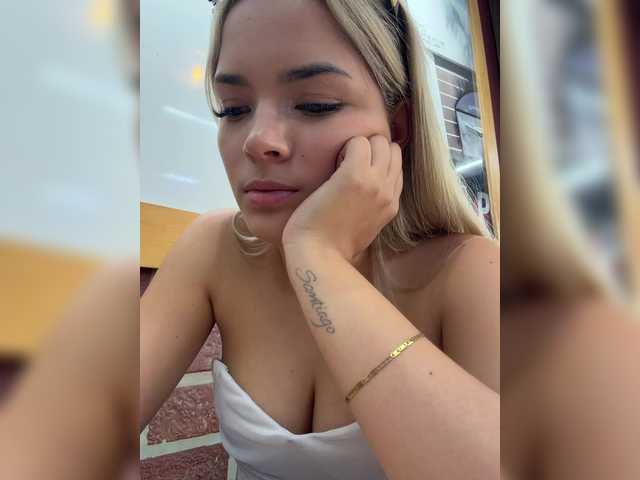 Aisha-engel live cam on BongaCams