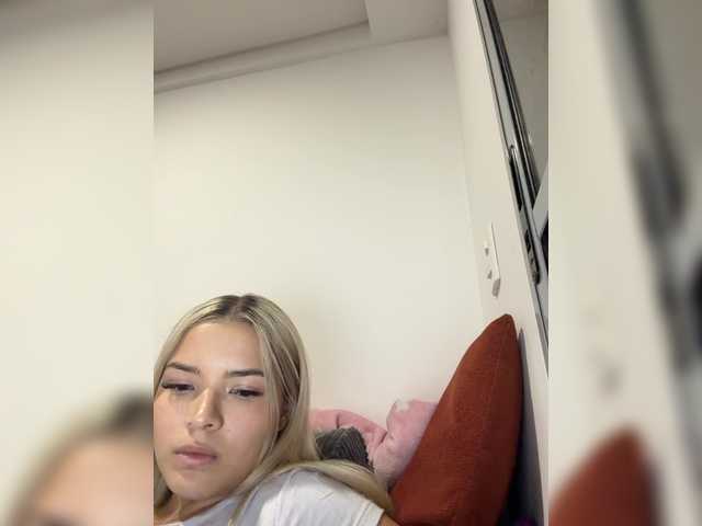 Aisha-engel live cam on BongaCams