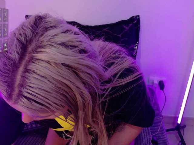 Aisha-engel live cam on BongaCams