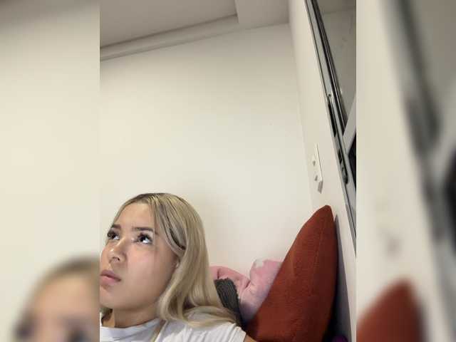 Aisha-engel live cam on BongaCams