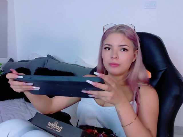 Aisha-engel live cam on BongaCams