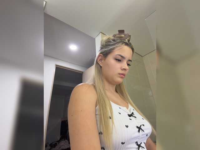 Aisha-engel live cam on BongaCams