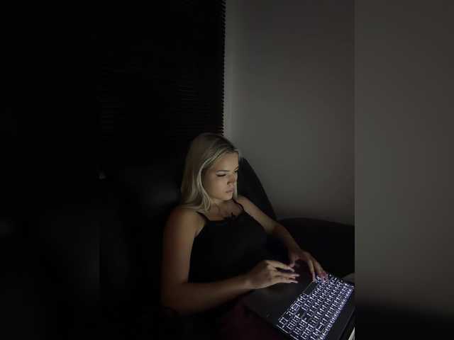Aisha-engel live cam on BongaCams
