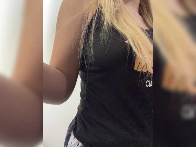 Aisha-engel live cam on BongaCams