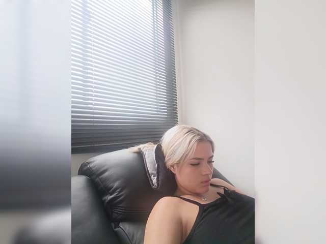 Aisha-engel live cam on BongaCams