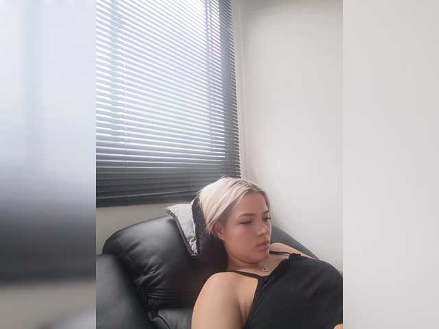 Aisha-engel live cam on BongaCams