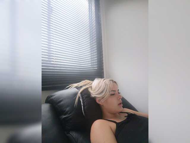 Aisha-engel live cam on BongaCams