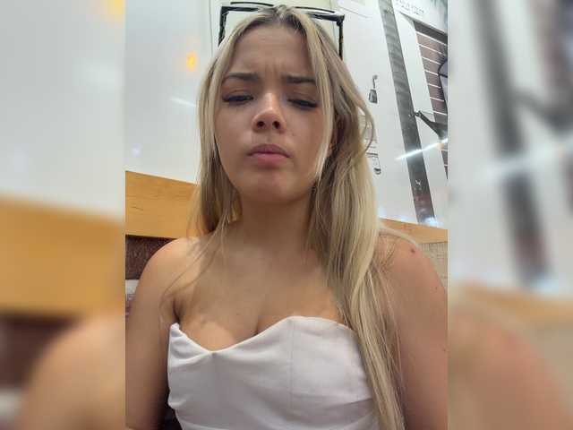 Aisha-engel live cam on BongaCams