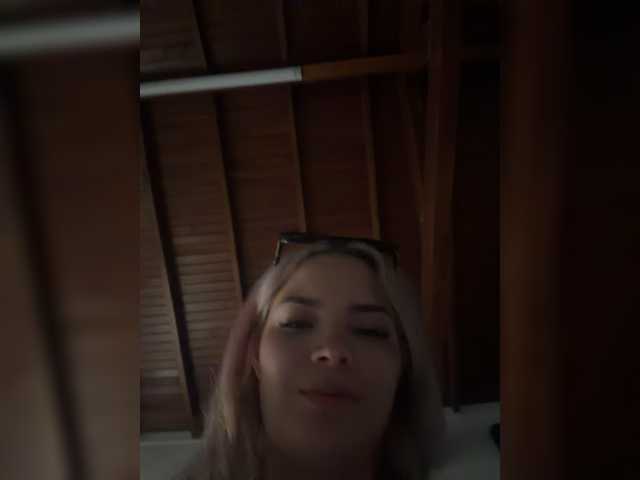 Aisha-engel live cam on BongaCams