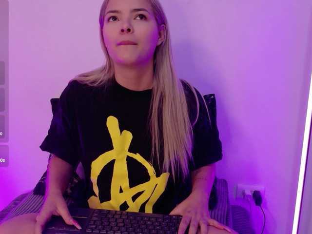 Aisha-engel live cam on BongaCams