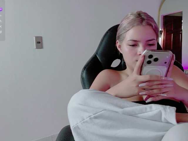 Aisha-engel live cam on BongaCams