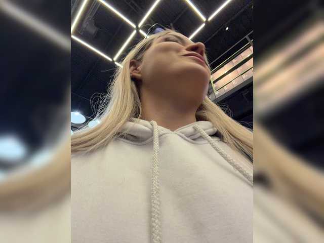 Aisha-engel live cam on BongaCams