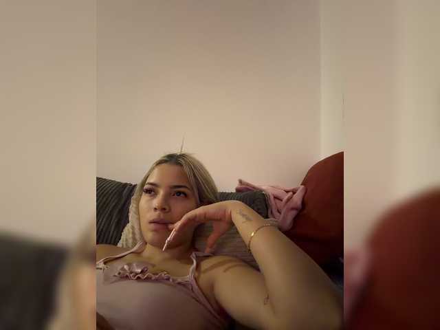 Aisha-engel live cam on BongaCams