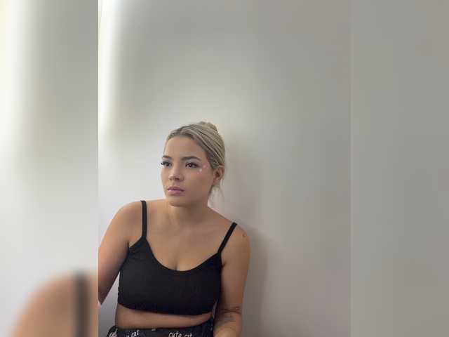 Aisha-engel live cam on BongaCams