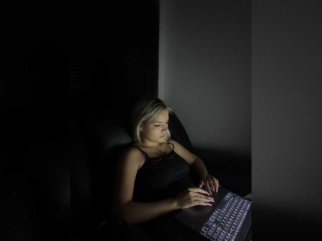 Aisha-engel live cam on BongaCams