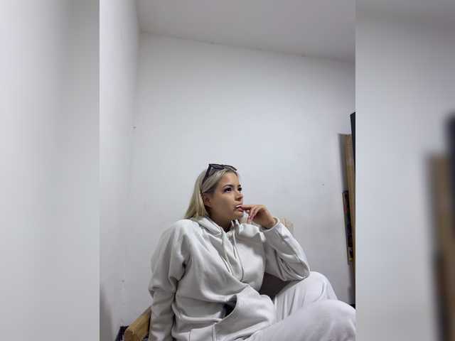 Aisha-engel live cam on BongaCams