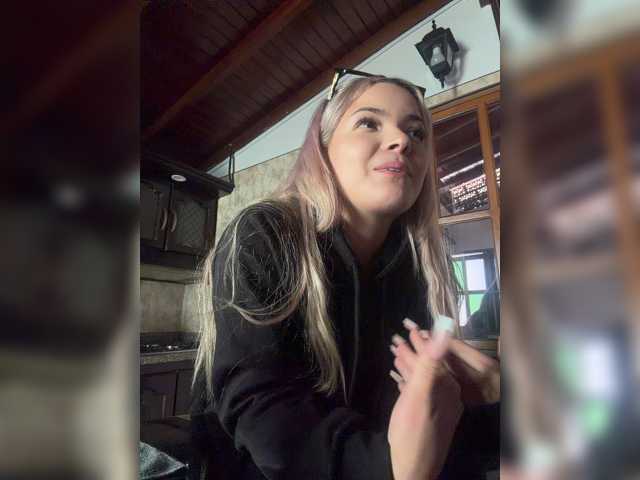 Aisha-engel live cam on BongaCams