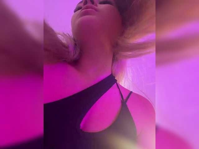 Aisha-engel live cam on BongaCams