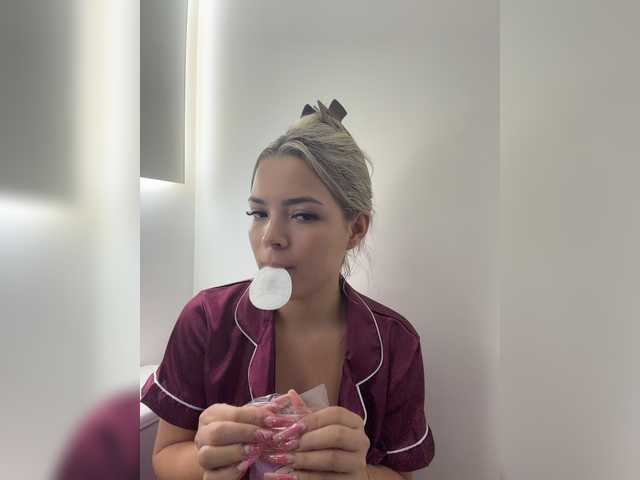 Aisha-engel live cam on BongaCams