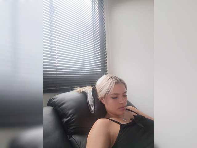 Aisha-engel live cam on BongaCams