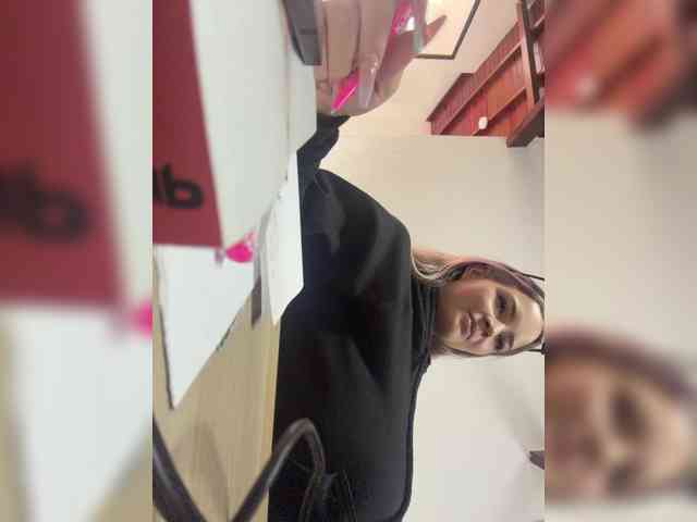 Modelo: Aisha-engel