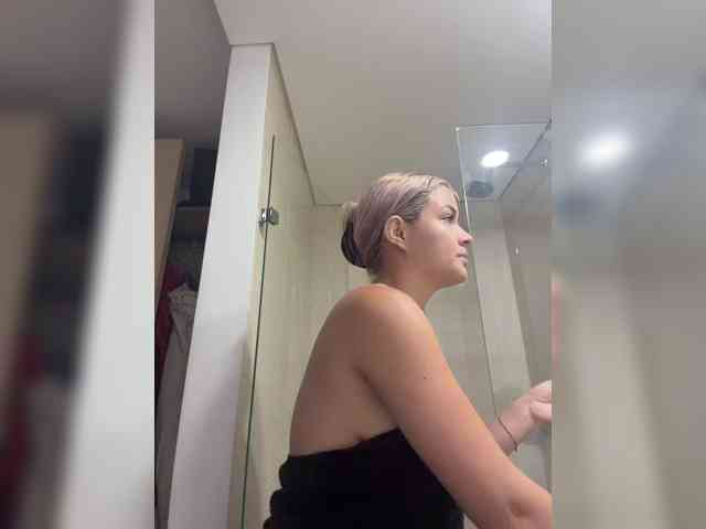 Modelo: Aisha-engel