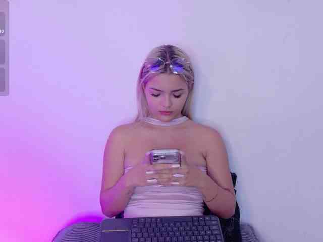 Aisha-engel's cam show statistics and live stream