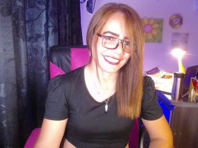 danielle-rose live cam on BongaCams