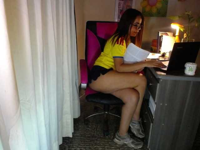 danielle-rose live cam on BongaCams