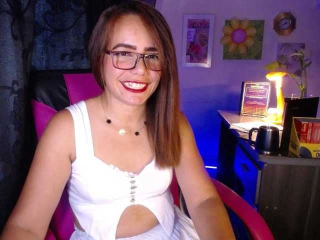 danielle-rose live cam on BongaCams