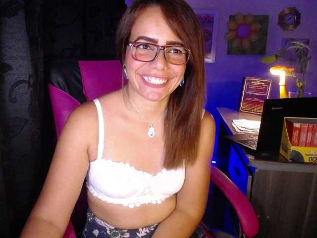 danielle-rose live cam on BongaCams