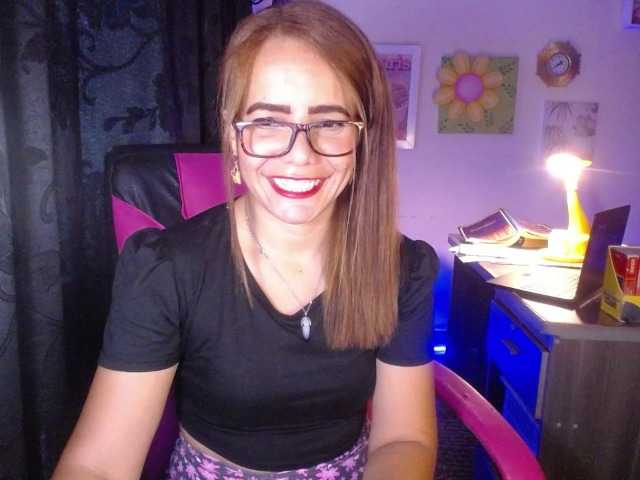 danielle-rose live cam on BongaCams