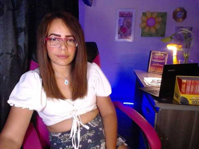 danielle-rose live cam on BongaCams
