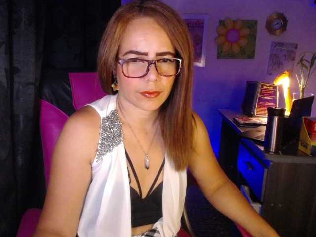 danielle-rose live cam on BongaCams