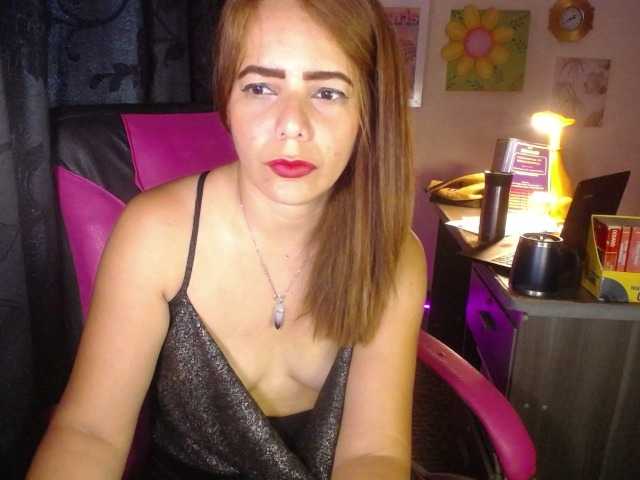 danielle-rose live cam on BongaCams
