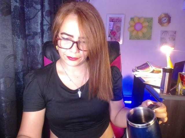 danielle-rose live cam on BongaCams