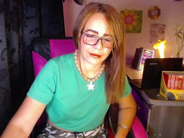 danielle-rose live cam on BongaCams