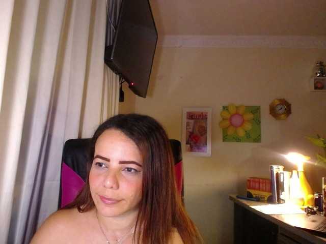 danielle-rose live cam on BongaCams