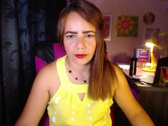 danielle-rose live cam on BongaCams