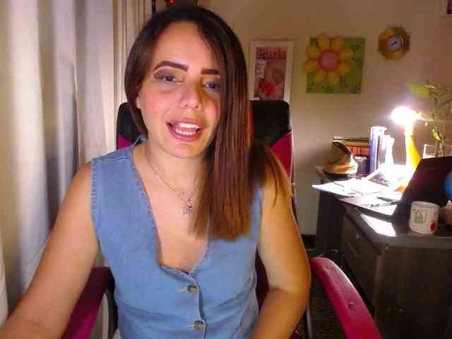 danielle-rose Live Webcam on BongaCams