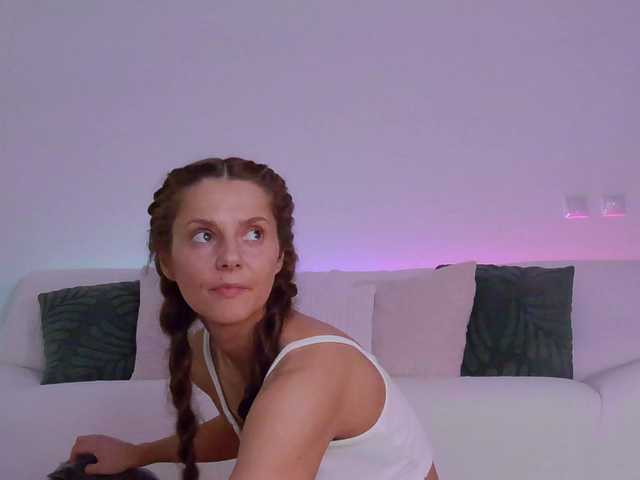 LilyRoselyn live cam on BongaCams