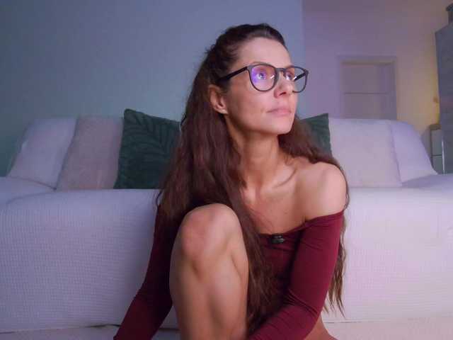 LilyRoselyn live cam preview