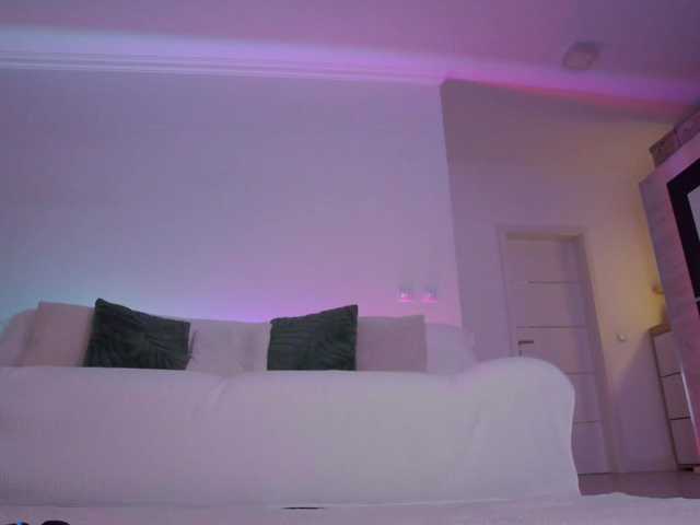 LilyRoselyn live cam preview
