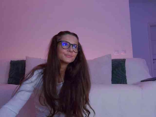LilyRoselyn webcam