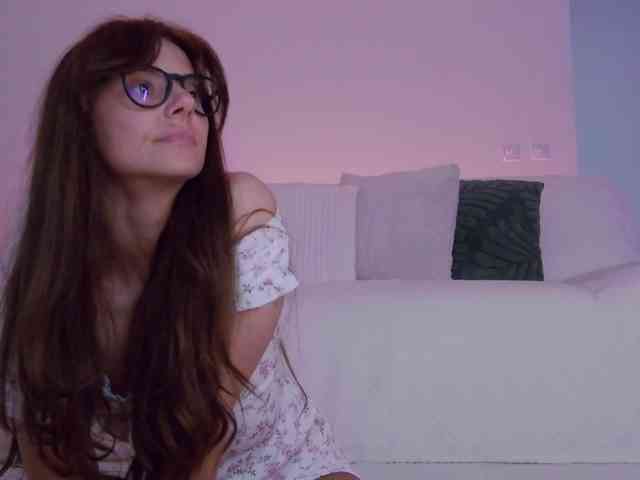 LilyRoselyn webcam