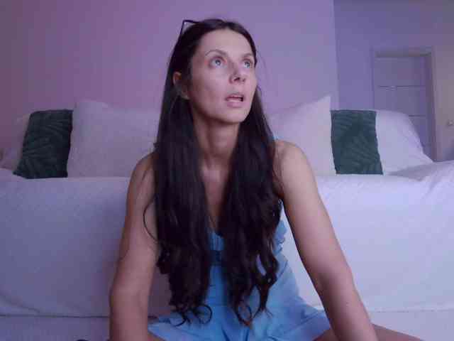 LilyRoselyn webcam