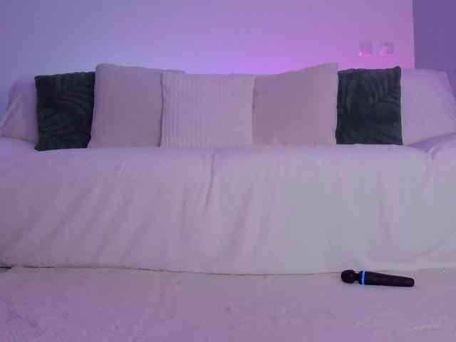 LilyRoselyn webcam